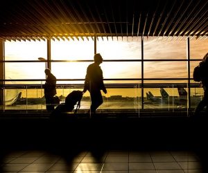 Los viajeros procedentes del extranjero deberán guardar cuarentena al llegar a España